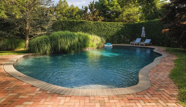 Ideal for 2 families, private, pool, close to beaches and marina Sleeps 12