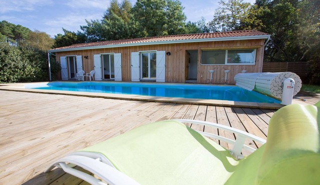 Ideal for 2 families - 2 houses with shared heated pool - 12 people