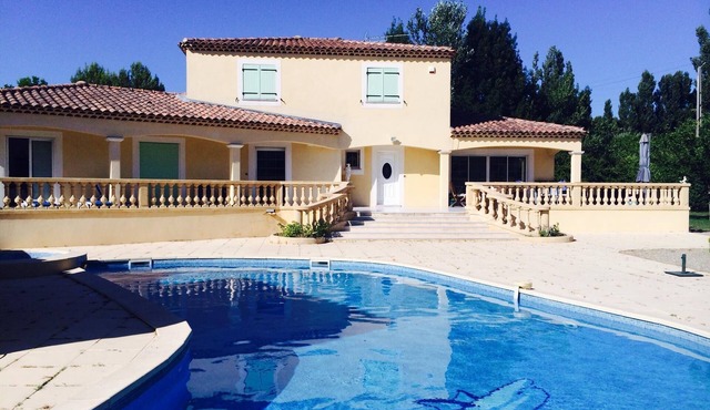 Ideal for 5couples price to negotiate for September