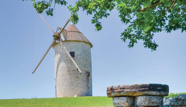 Ideal for a couple, this converted windmill offers sweeping views across fields to distant hills.