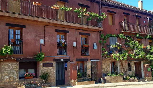 Ideal for couples. Pets Allowed. Fantastic for visiting the area.