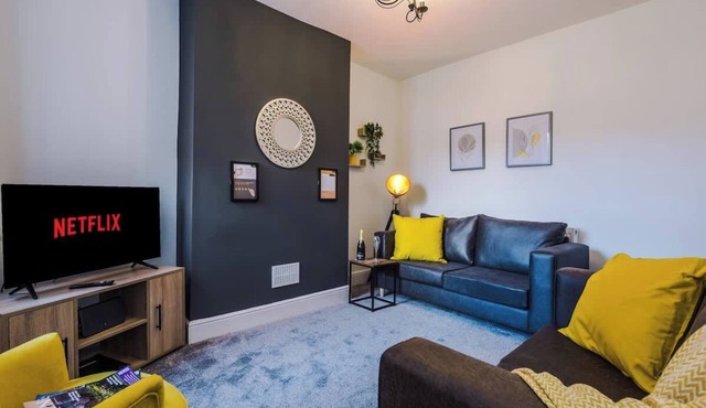 Ideal for contractors & long term stays, sleeps 8!