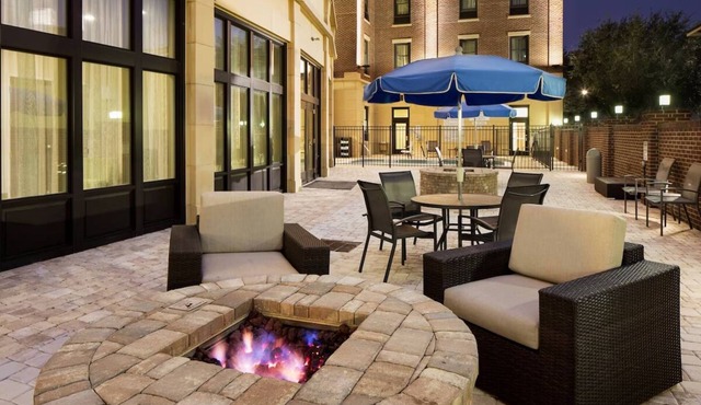 Ideal for Couple Looking Exploring Downtown Savannah w/Outdoor Pool