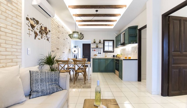 Ideal For Couples, 2 minutes walk from the beach!