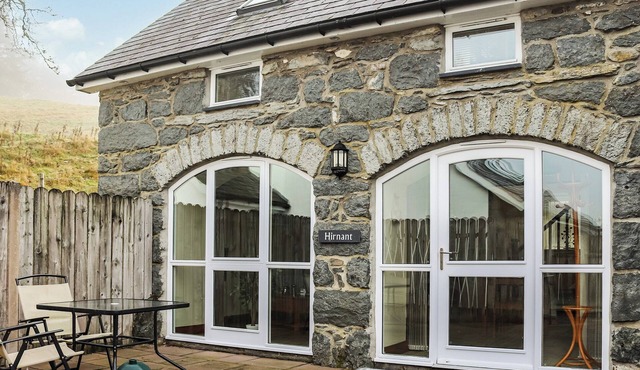 Ideal for couples or solo travellers, surrounded by glorious countryside views.