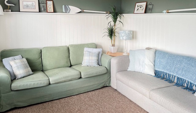 Ideal for couples wishing to enjoy a beach holiday or discover The Broads.