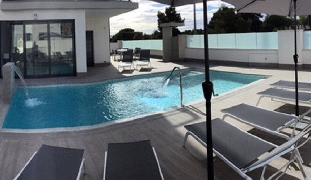 ideal for large families golfers close to beaches plenty of restaurants