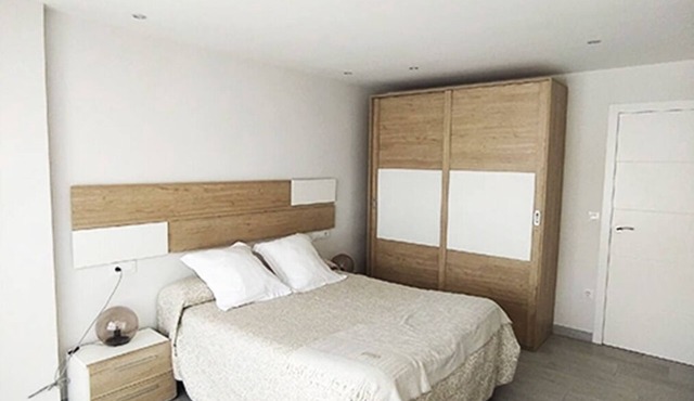 Ideal for families and groups, modern VFT, up to 5 guests and 5 minutes from downtown.