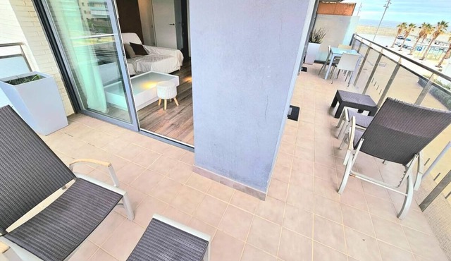 Ideal for families in Barcelona beach with swimming pool