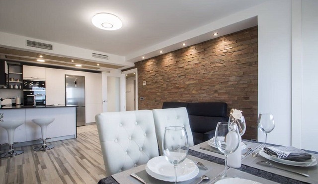 Ideal for families who want to enjoy the beach, Old Town and downtown