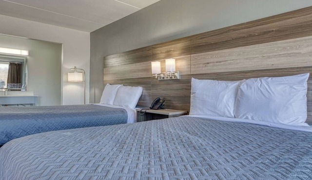 Ideal for Groups: 2 Rooms w/Free Breakfast, Pool, Near Princess Falls Trailhead