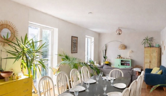 Ideal for groups and families, 2 apartments garden jacuzzi parking