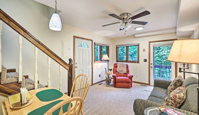 Ideal for Nature Lovers! Roan Mtn Cabin w/Balcony