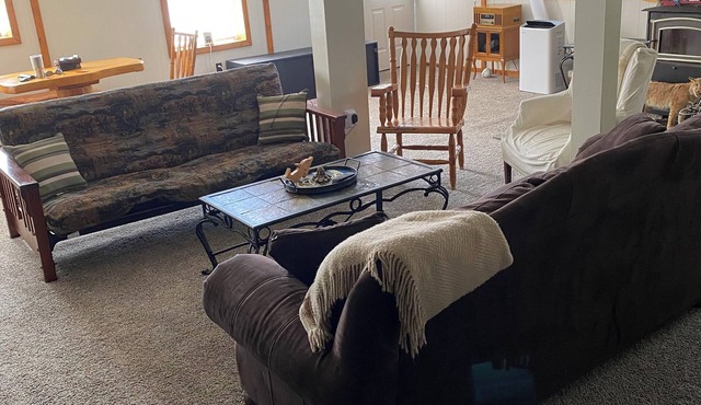 Ideal for snowmobilers,workers, traveling, nurses, Spacious and sleeps 12