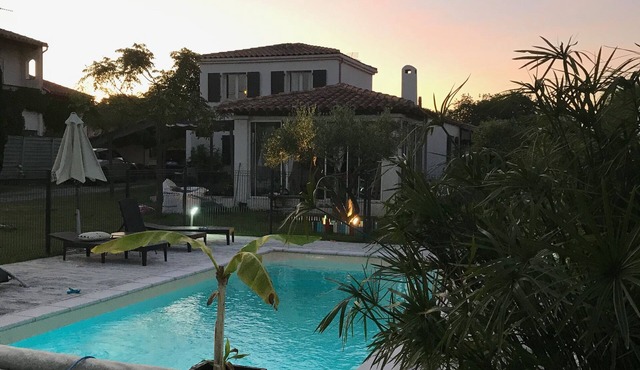 Ideal family villa with swimming pool and pool house, for a cozy holiday