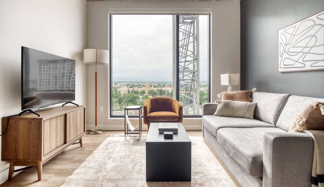 Ideal Golden Triangle 2BR w/ Pool, Gym & W/D, next to Park, by Blueground