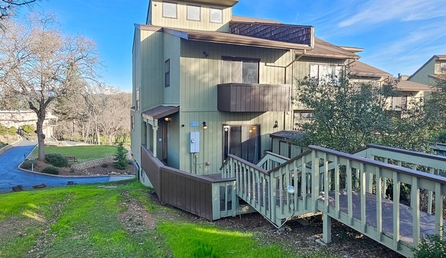 Ideal Golf Getaway Near the Lake & Yosemite Valley W/Shared Pool & Sport Courts