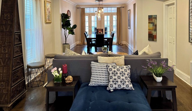 Ideal Group Getaway: Prime Location, Parking, Backyard, Sunroom & Pet-Friendly