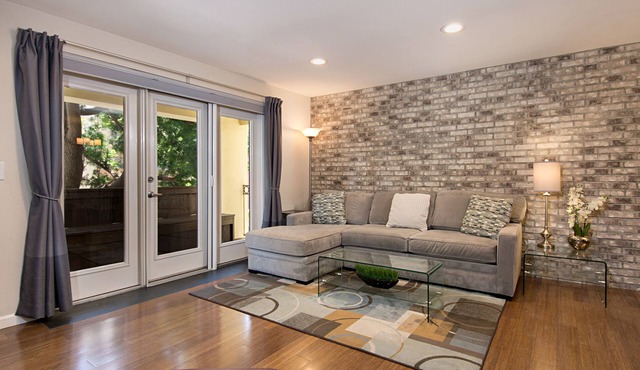 Ideal Hillcrest Walkable Location; Restaurants, Shops, Balboa Park, etc.