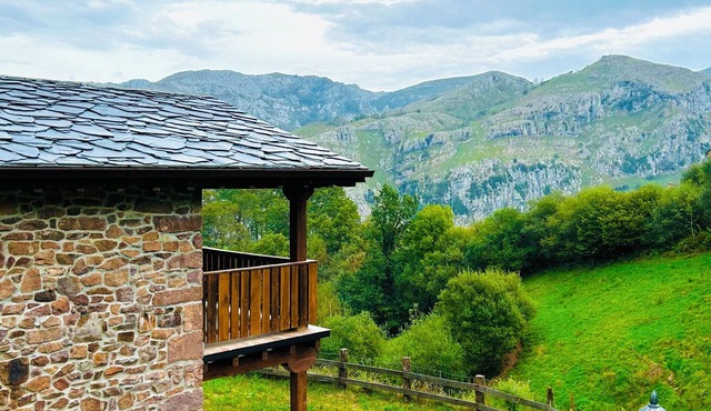 Ideal house to experience nature in the mountains and the sea on the same day.