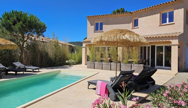 Ideal holiday home with pool and village nearby