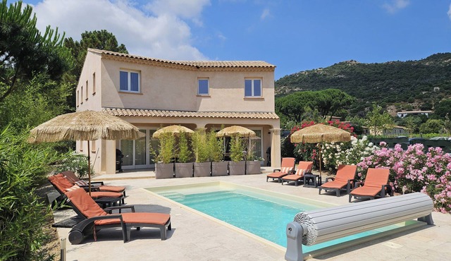 Ideal holiday home with pool and village nearby