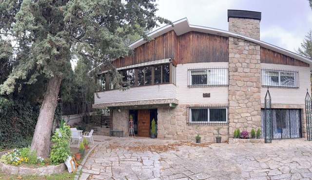 Ideal house for families and meetings