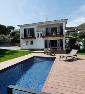 Ideal house for families with pool