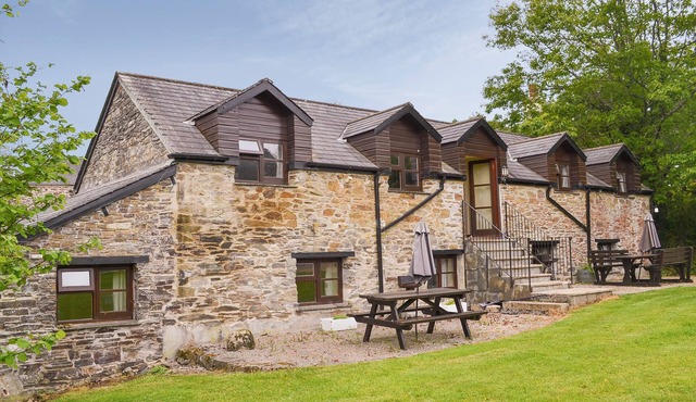 Ideal location for a couple wishing to discover and explore Devon and Cornwall.