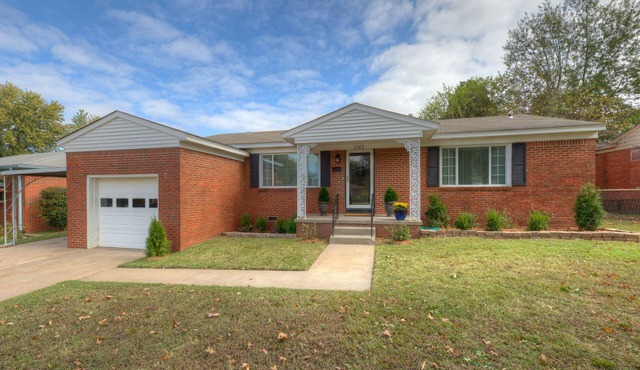 Ideal Location-Across From Expo Center