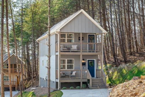 Ideal Location and Mountain Views Chattanooga Home!