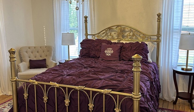 IDEAL LOCATION DOWNTOWN-groups&families! Living rooms on 3 levels-ADA accessible