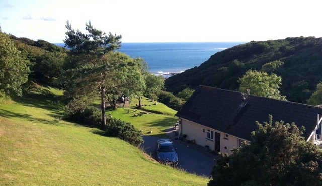 Ideal location for families who like sandy beaches and dramatic coastal scenery