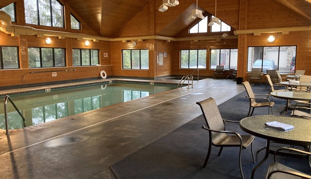 Ideal location in Crosslake on the Whitefish Chain! Sleeps 12 with indoor pool!