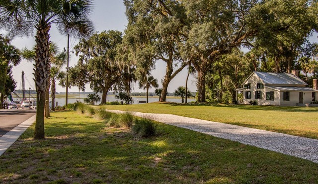 Ideal Location in Downtown Bluffton ~Just Steps to the May River