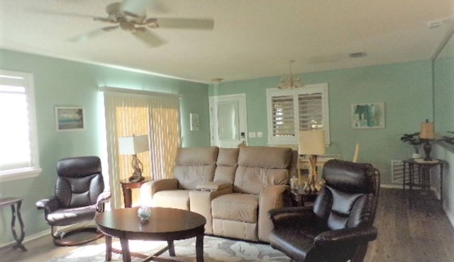 Ideal Location in Duval, Free IDs with monthly booking, and pet friendly.