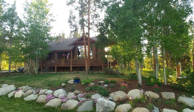 Ideal location Peak 8, expansive mountain views