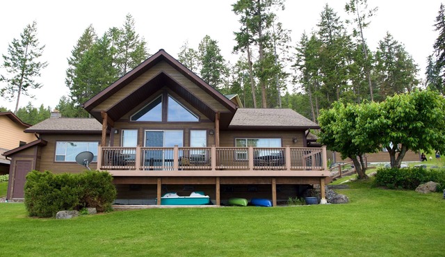 Ideal location right on Flathead Lake!