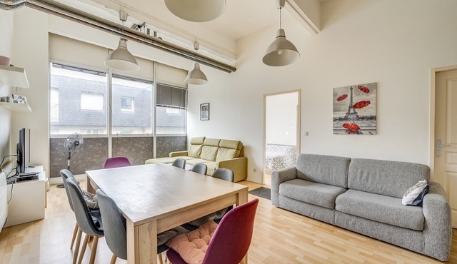 Ideal location: Serge Gainsbourg metro station at the foot of the building.