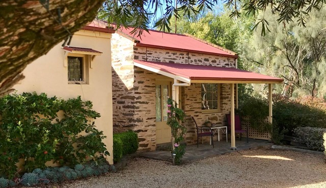 Ideal location to explore historic Strathalbyn, Wineries, good food and scenery