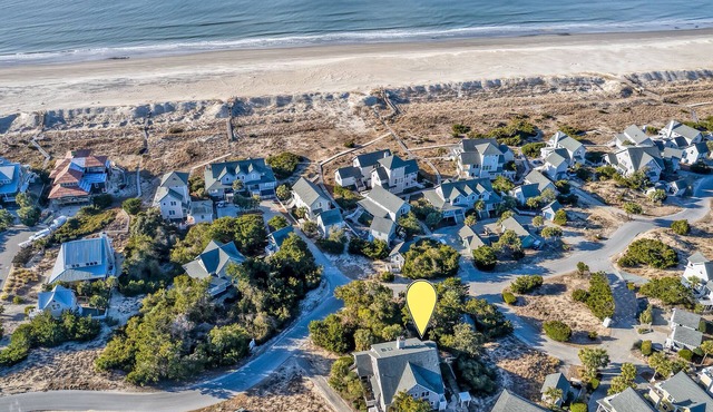 Ideal location! Charming 3 BD 2.5 BA. Steps to beach. Dog friendly! New Cart!