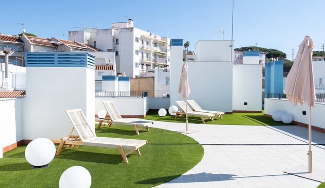 Ideal long stay: central, parking and pool