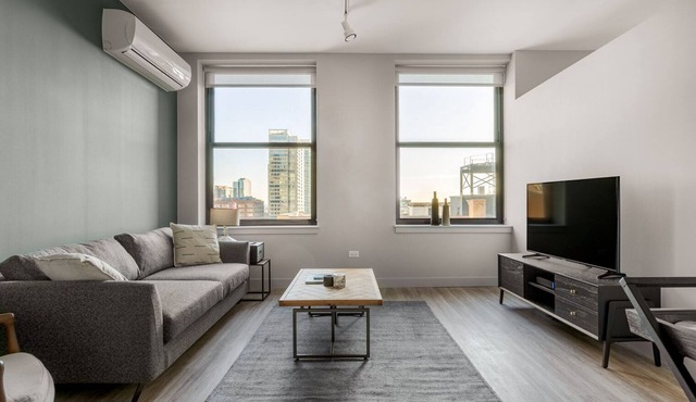 Ideal Loop 1BR w/Gym, Roofdeck, W/D, nr West Loop & the , by Blueground