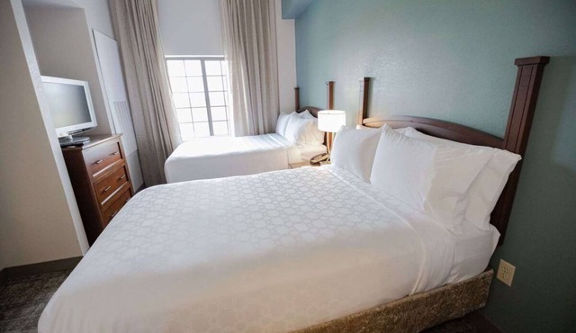 Ideal Mix of Comfort and Value! Pets Are Welcome, Free Breakfast!