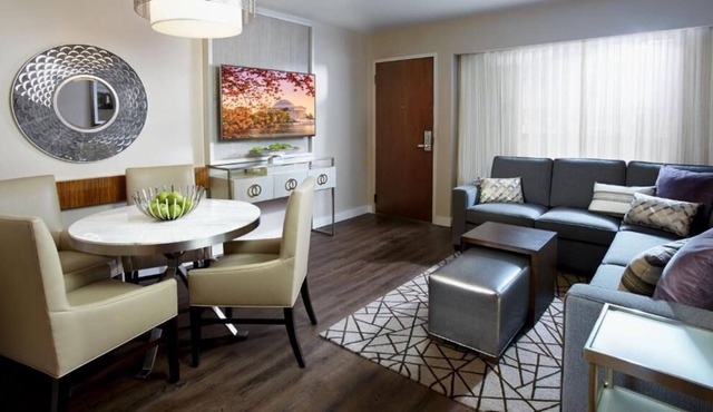 Ideal Mix of Comfort and Value! Onsite Pool, Parking, Near The Capitol