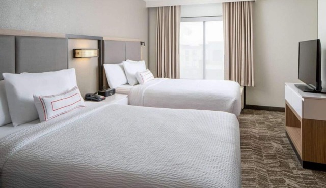 Ideal Mix of Nature and City! 2 Convenient Units, Indoor Pool!