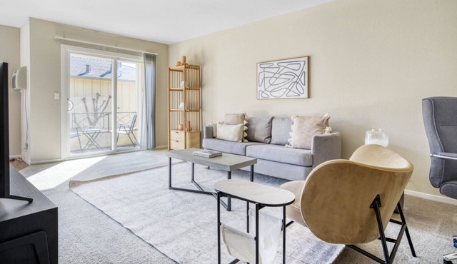 Ideal Mountain View 2BR w/ Pool & Courtyard, 10 min to FB, by Blueground