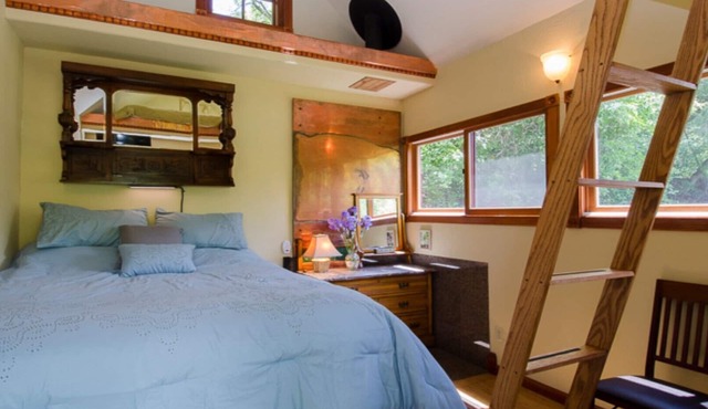 Ideal Mt location, quiet,authentic colorado,compact,just outside town&good food.
