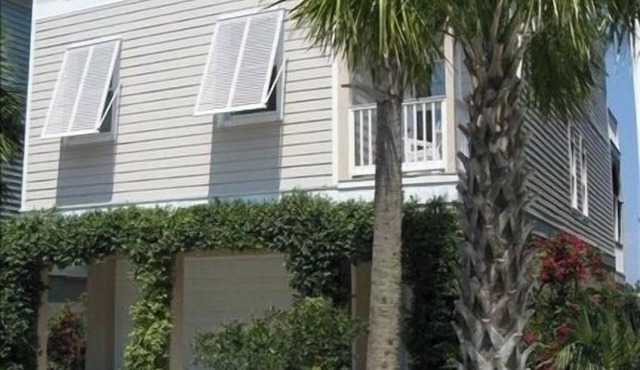 Ideal Ocean Point Location- Close to Pool + Beach