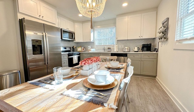 Ideal Park Circle home to explore Charleston - minutes to restaurants & shops